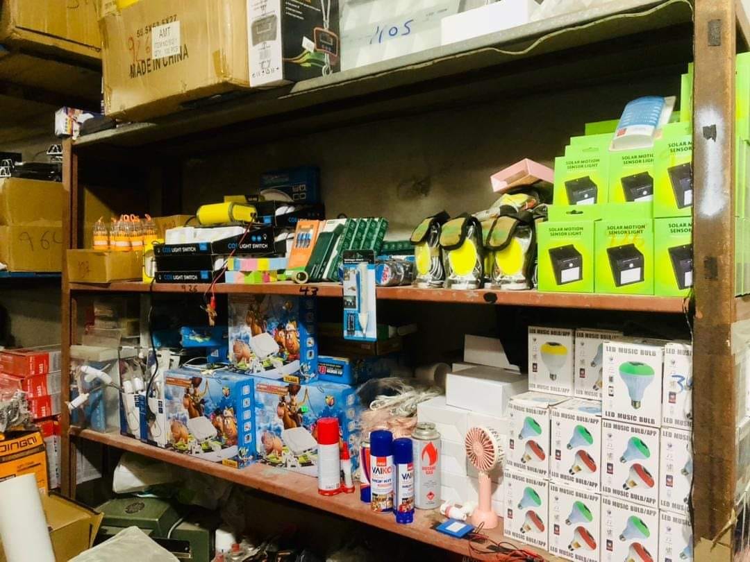 مفاتيح وملحقات كهربائية